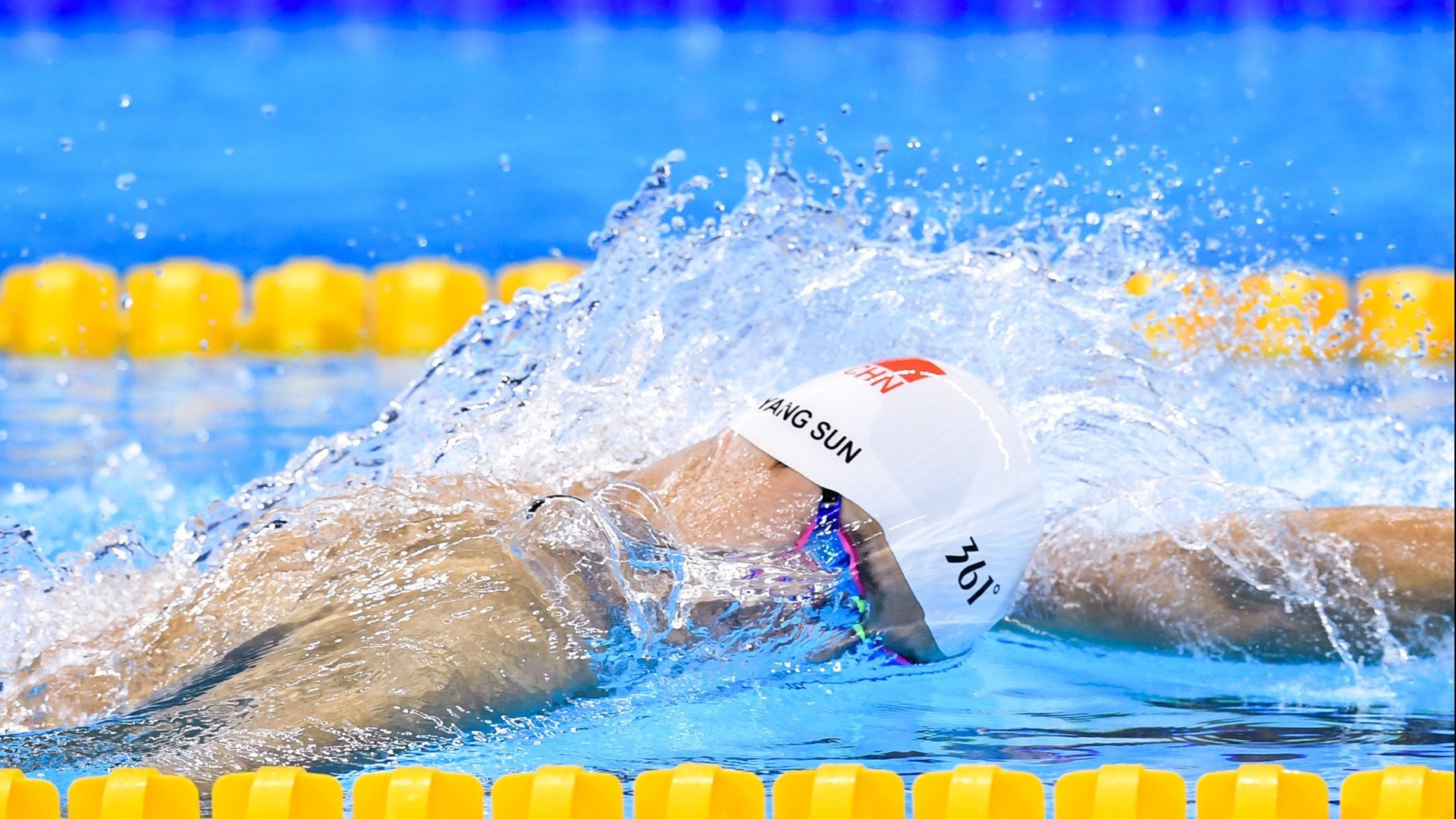 跳水新秀刷新世界纪录，展现中国跳水强势地位，中国跳水成绩